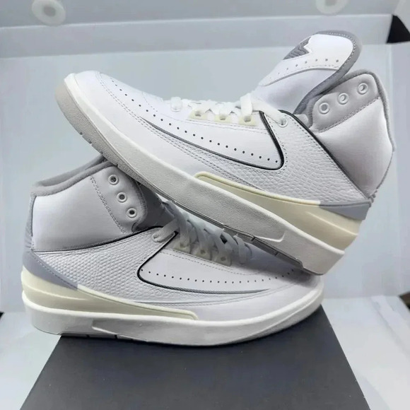 Jordan DQ8562-100 Air Jordan 2 Retro GS Athletic Sneaker Mid White/Gray 6 Kids